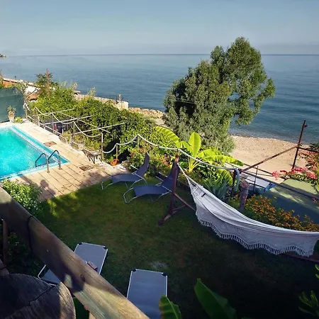 Con Piscina Vista Mare Villa Santo Stefano (Messina)